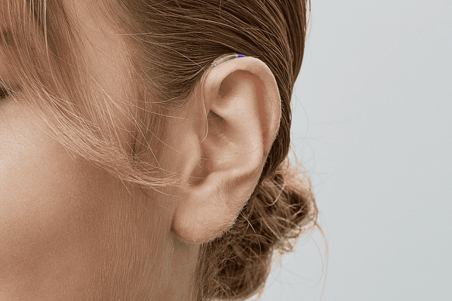 asisitme-Oticon_Play_PX_miniBTE_R_C045Purple_F45_MS_6287_1200x800px_Original file